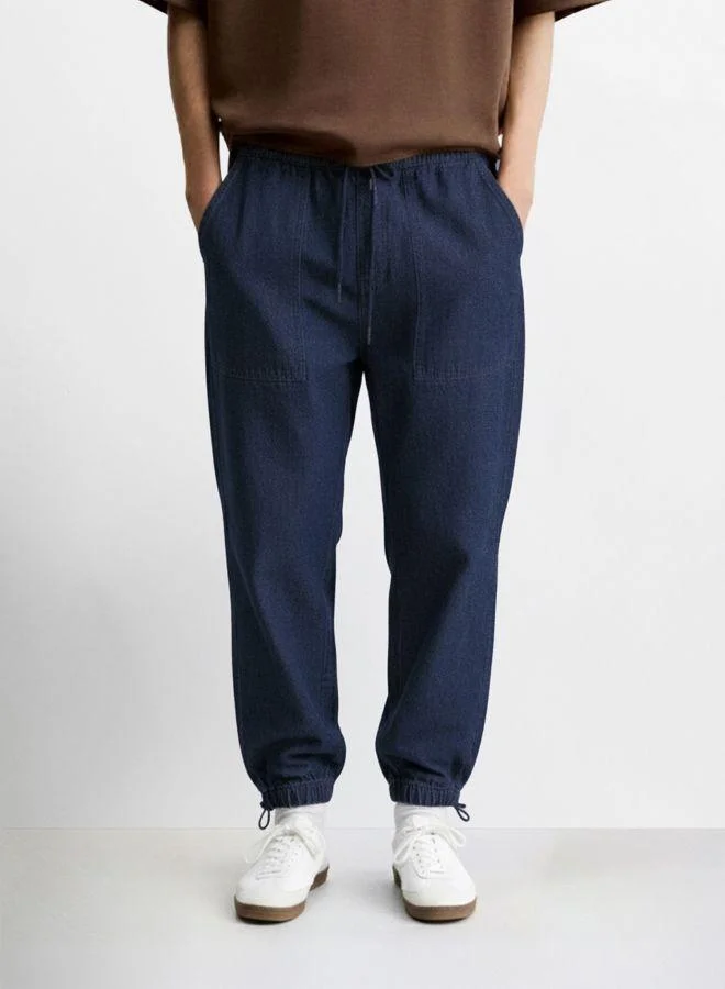 Men Relaxed Fit Solid Patch Pocket Mid-Rise Jeans